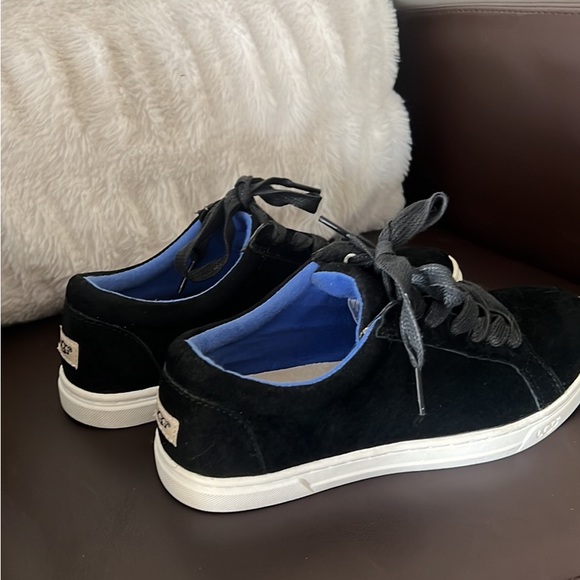 UGG shoes size 5 in black like new - Picture 3 of 6